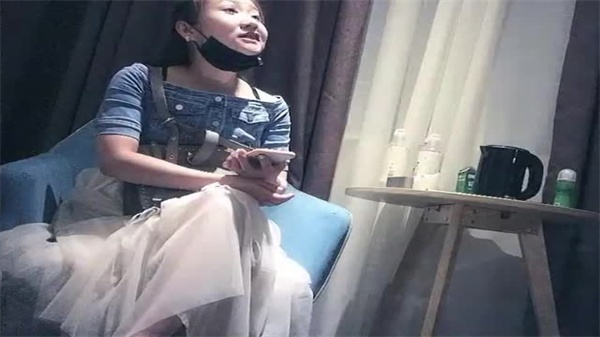 偷拍寻花 大屌魔人高价约炮苗条巨乳美御姐狂干爆操